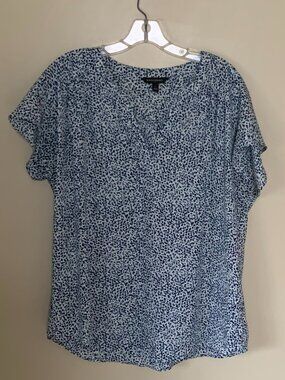 Banana Republic Women's V-Neck White/Blue/Green Blouse, Size L